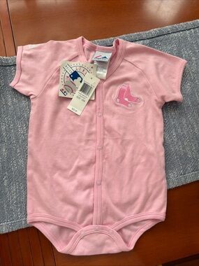 Infant Pink One-Piece onesie with Boston Red Sox Logo - 18M